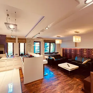 https://entire-lux-flat.warsawhotelspoland.com